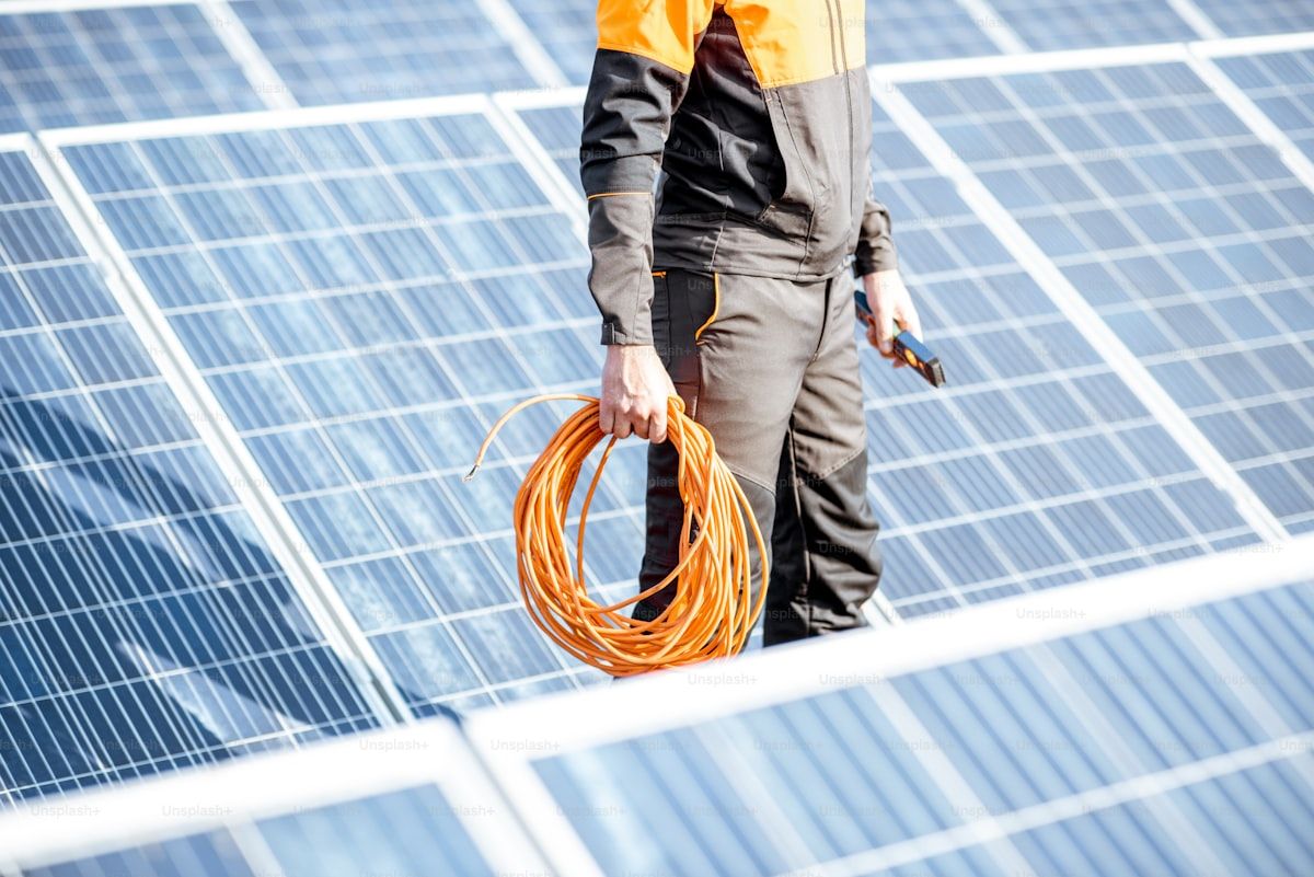 Instalação de painéis fotovoltaicos numa habitação